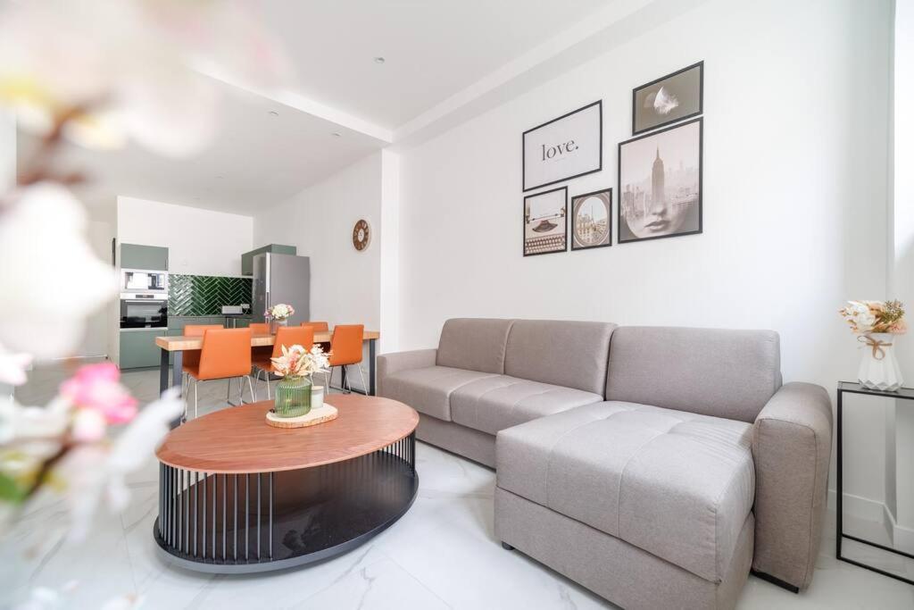 Cosy Flat For 6 People #2 Appartement Asnières Buitenkant foto