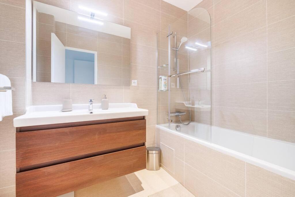 Cosy Flat For 6 People #2 Appartement Asnières Buitenkant foto